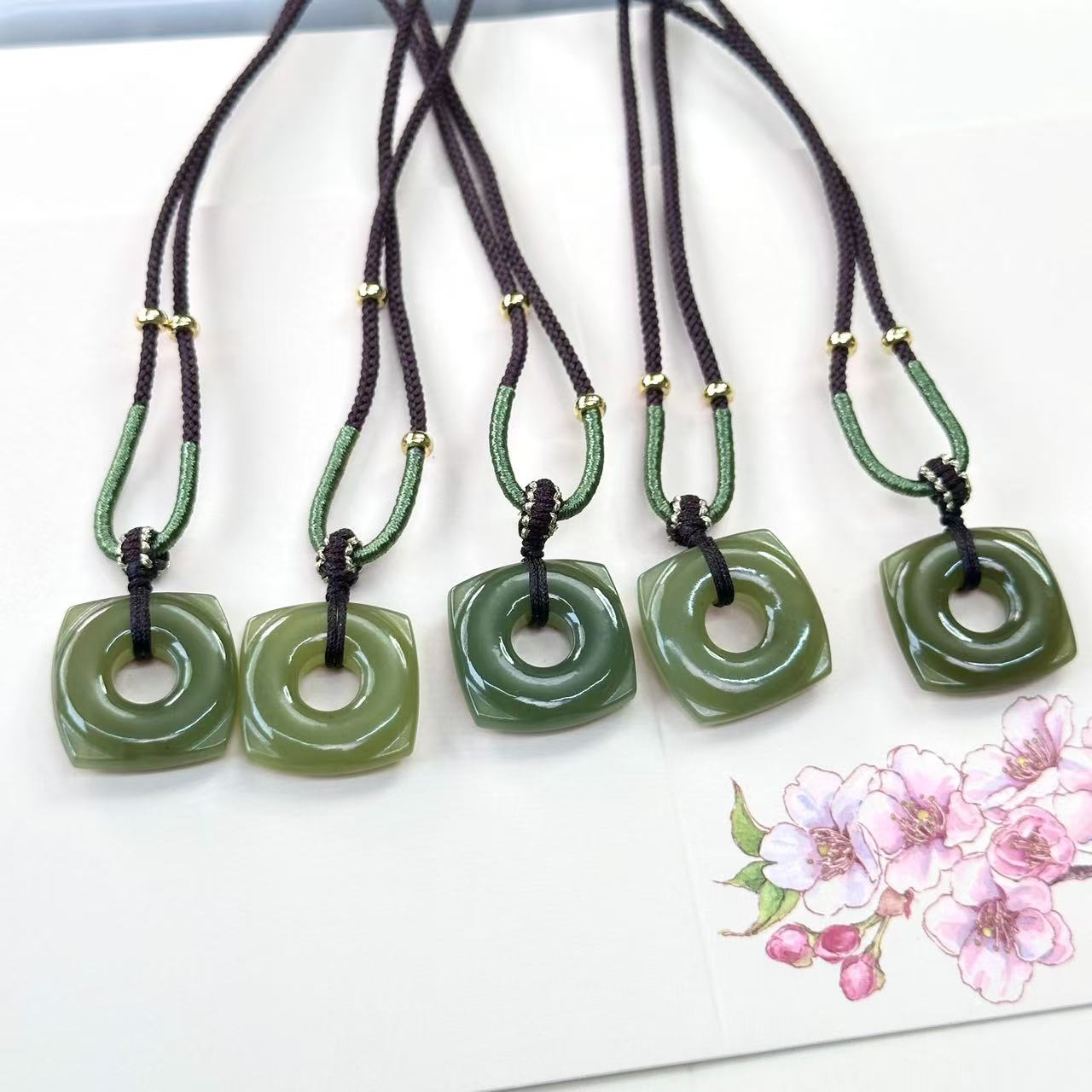 【A112】和田玉天圆地方吊坠多样性发其一