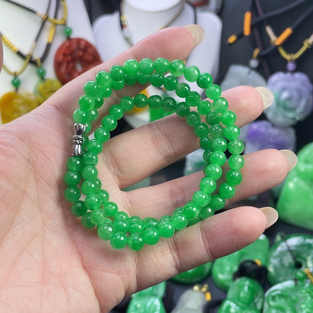 翡翠未镶嵌吊坠(赠链)