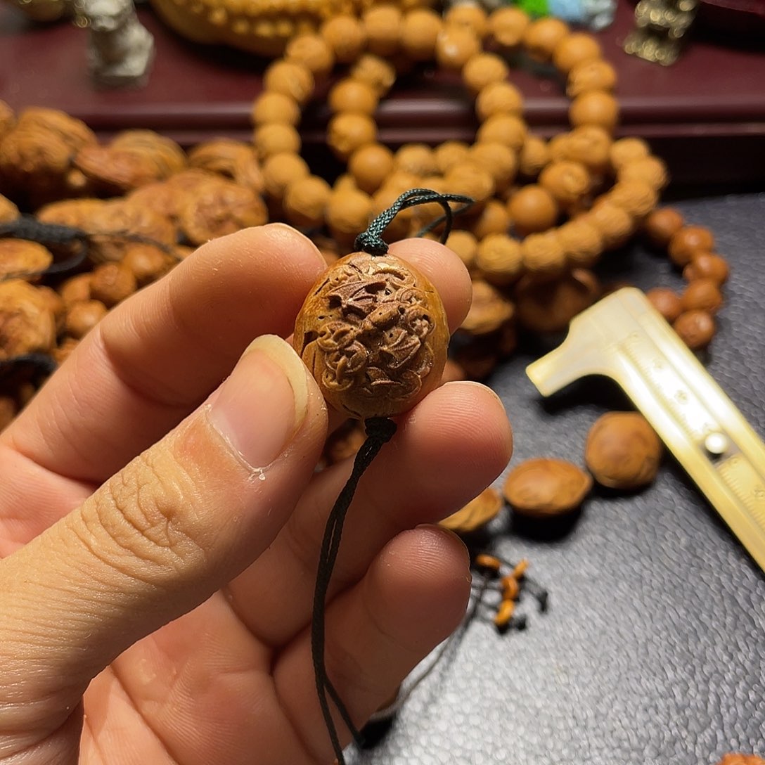 ****叔大桃核雕刻蝙蝠单籽