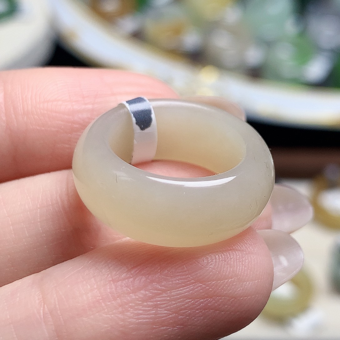 未镶嵌戒指和田玉