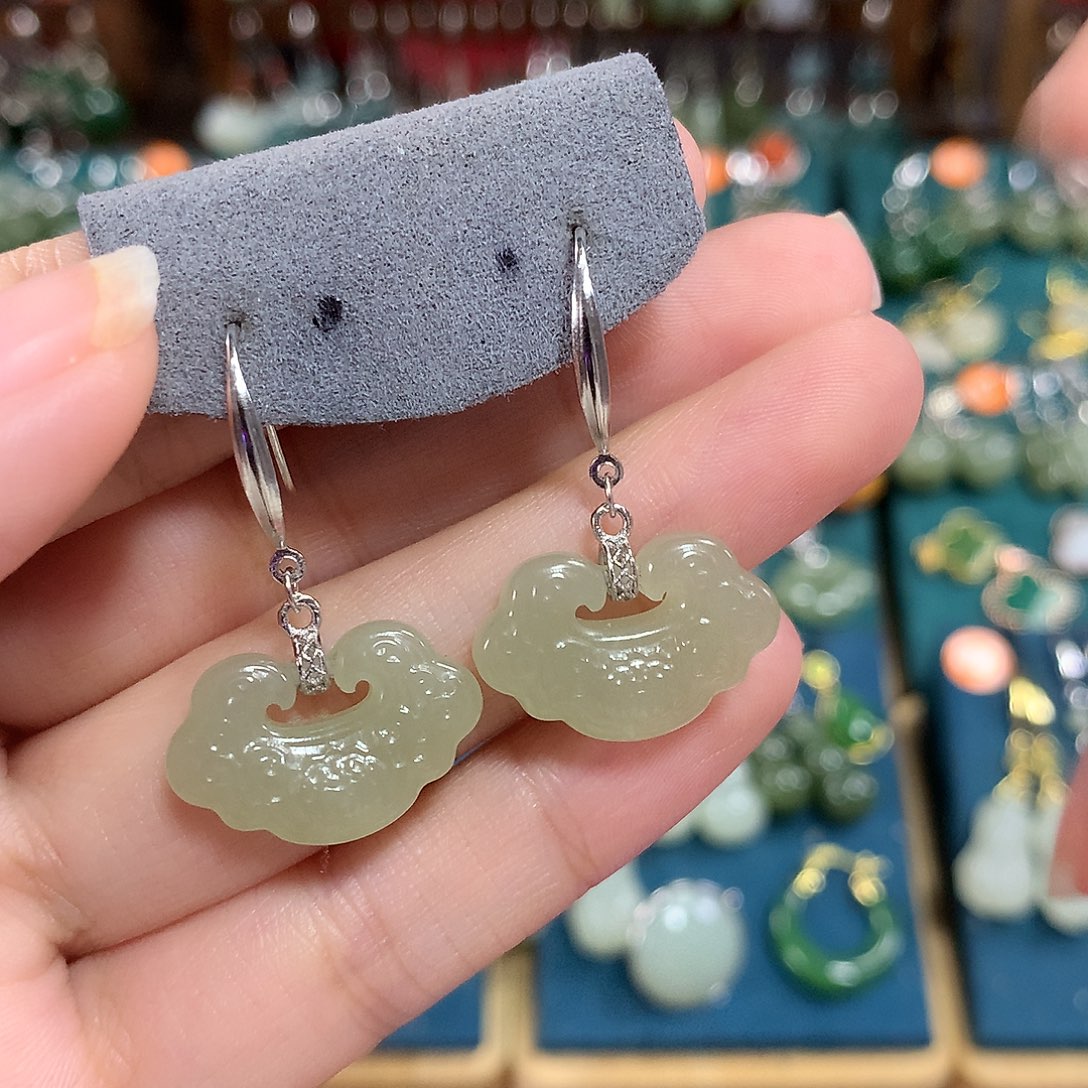 和田玉银S925镶嵌耳饰如意卡20左右