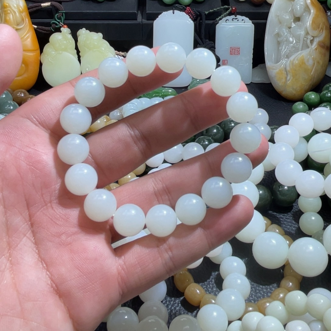 和田玉手串未镶嵌微**笑