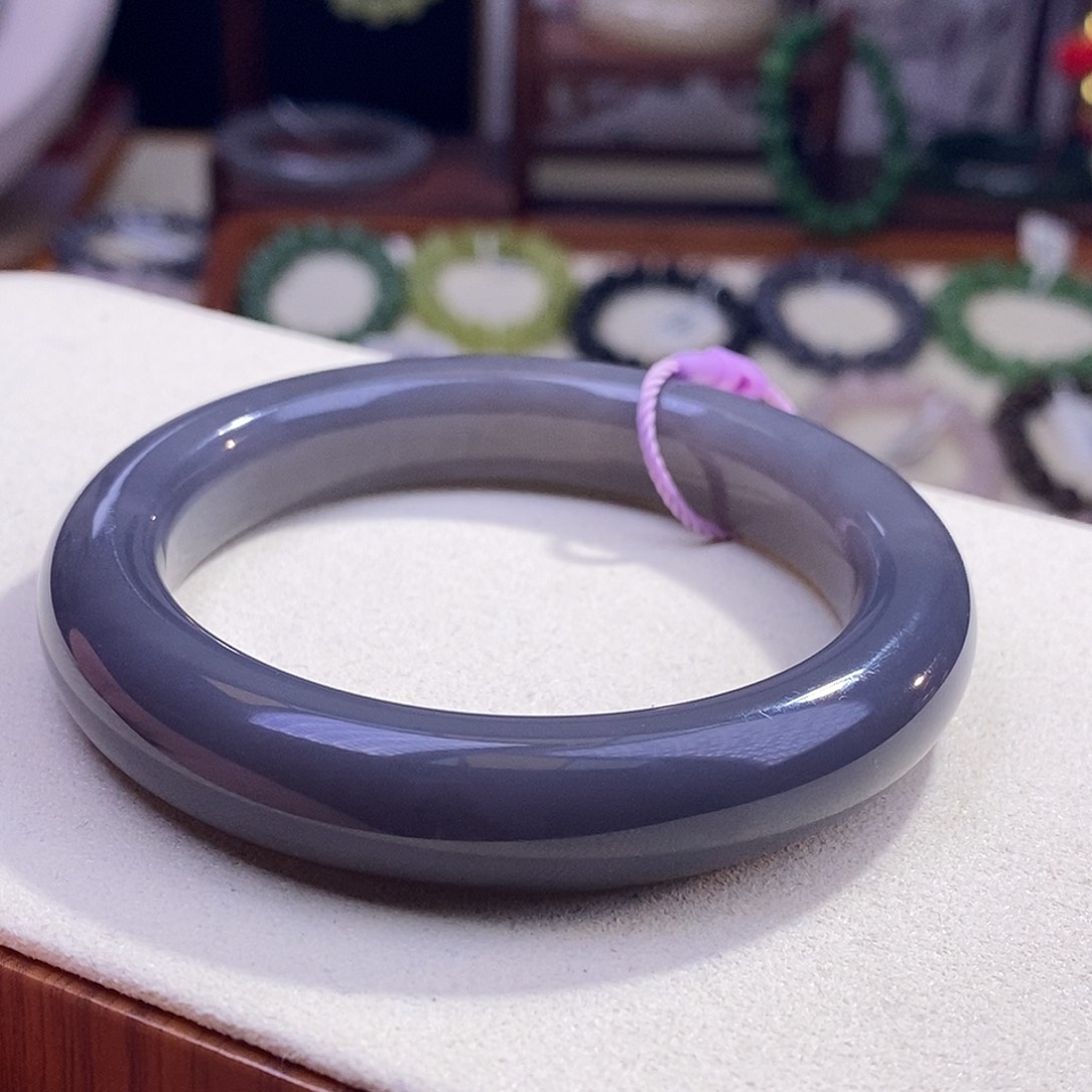 颈饰未镶嵌和田玉55毕业级烟紫老料浓紫手镯