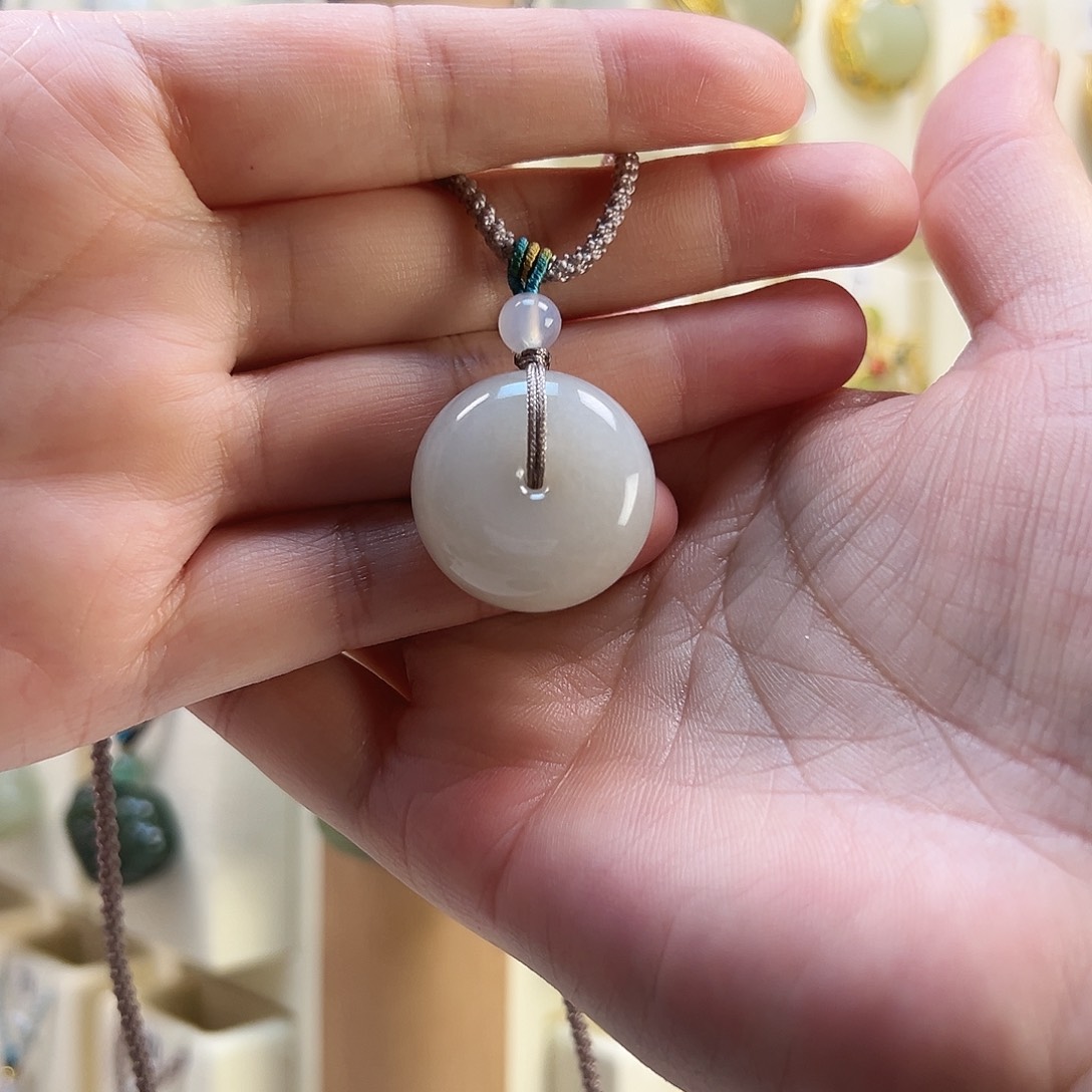 和田玉未镶嵌颈饰s**?