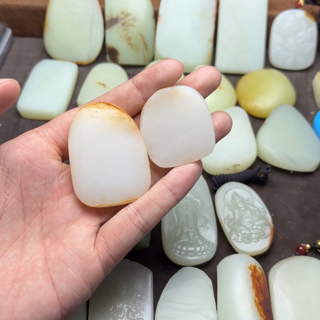 无***偶定制和田玉未镶嵌挂件