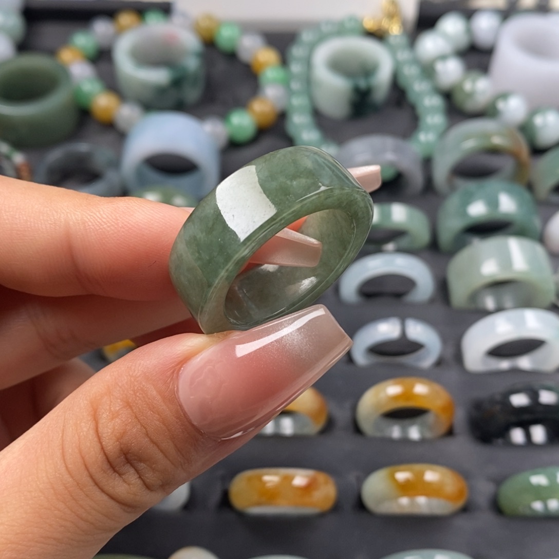 翡翠戒指未镶嵌翡翠