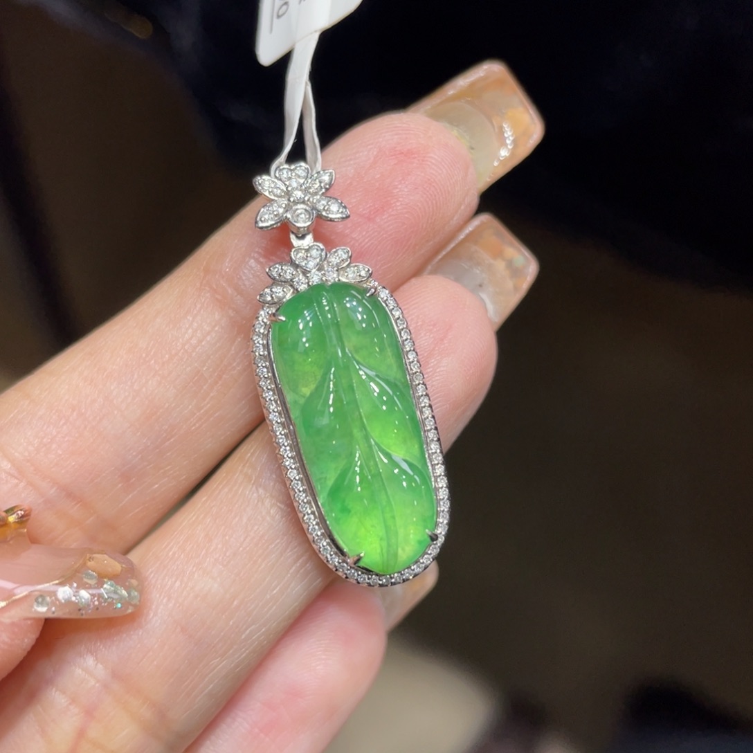 翡翠颈饰18K金镶嵌天然缅甸翡翠