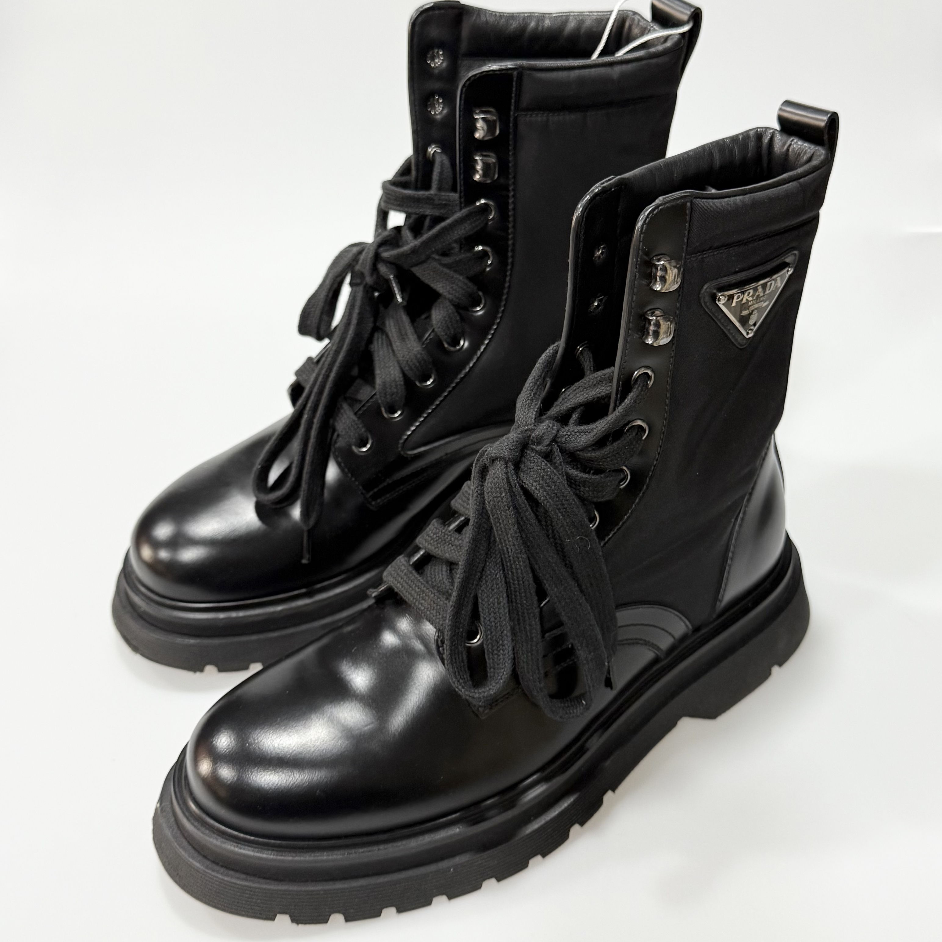 99新 Prada/普拉达 38码Prada普拉达 黑色铁三角标马丁靴98新