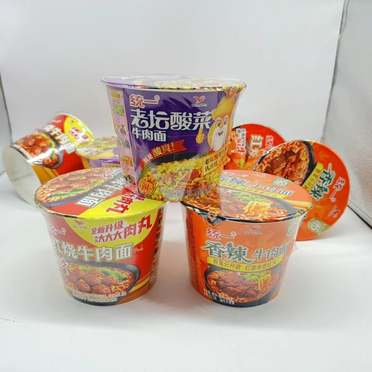 统一方便面红烧牛肉面/老坛酸菜面/香辣牛肉面