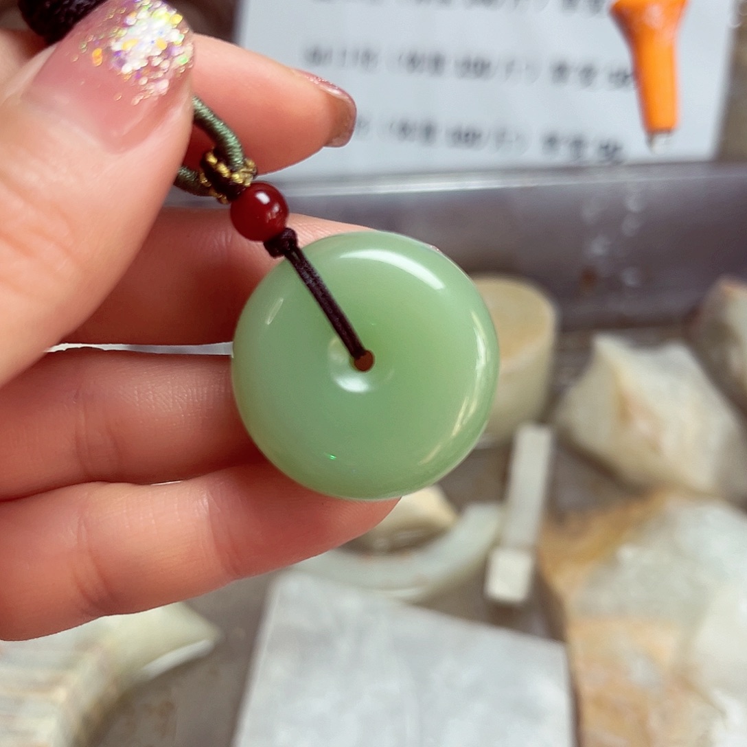 好***伴和田玉未镶嵌颈饰鸭蛋青30