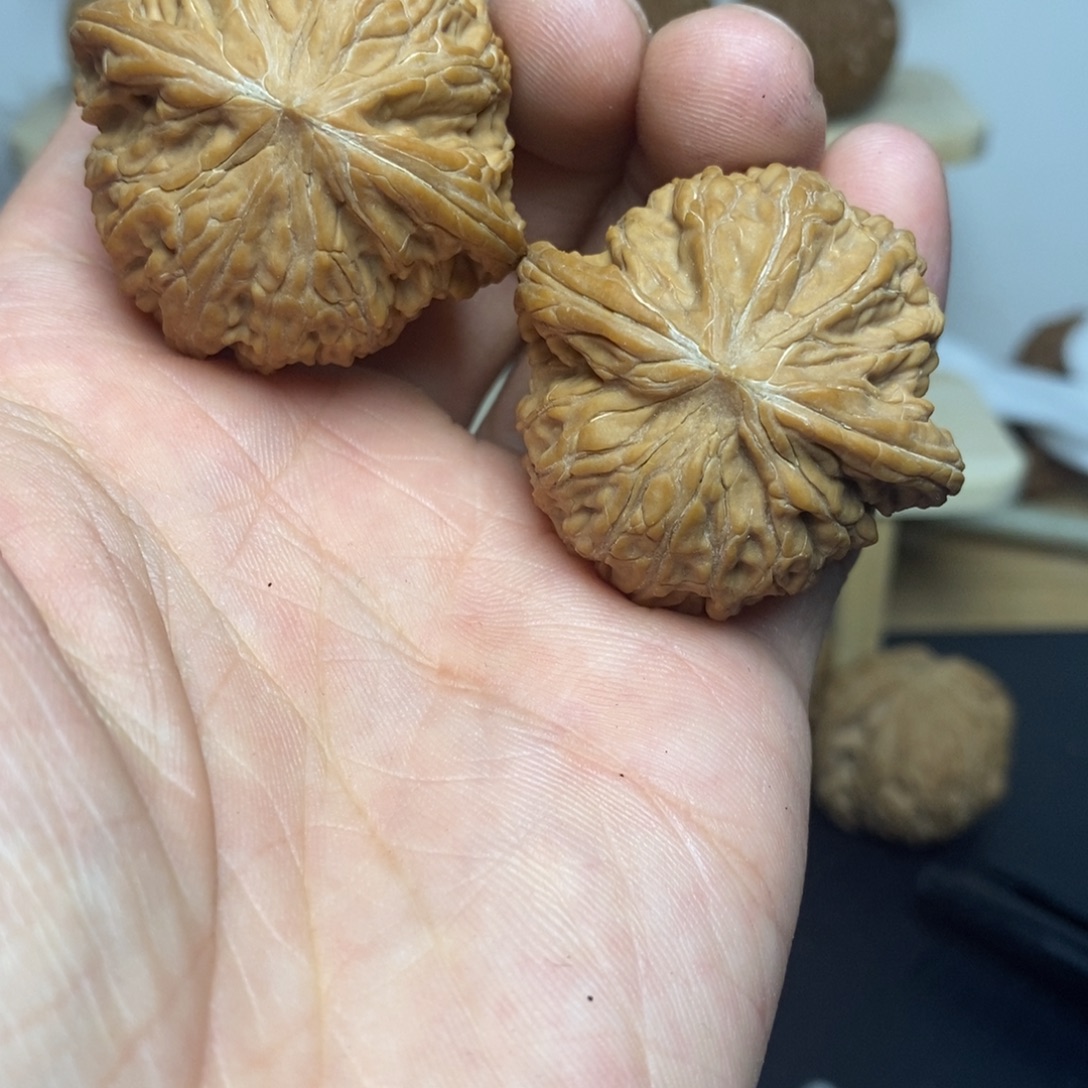 $***$核桃39+尺寸磨盘一对