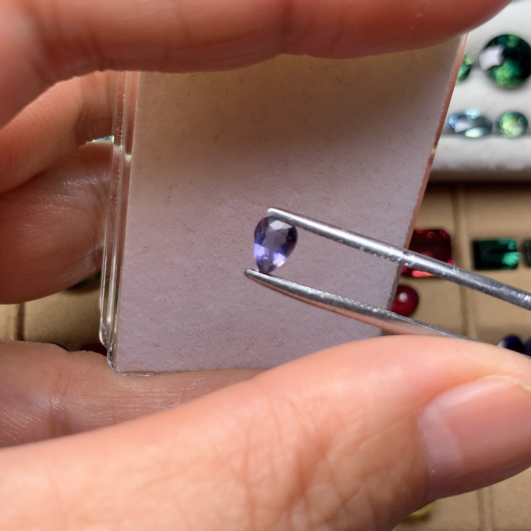 裸石未镶嵌尖晶石