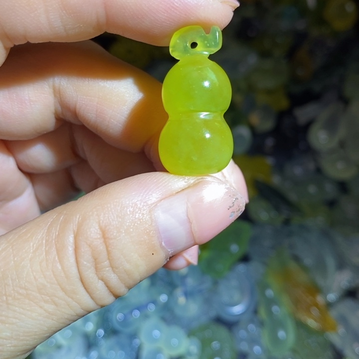 未镶嵌蛇纹石玉颈饰