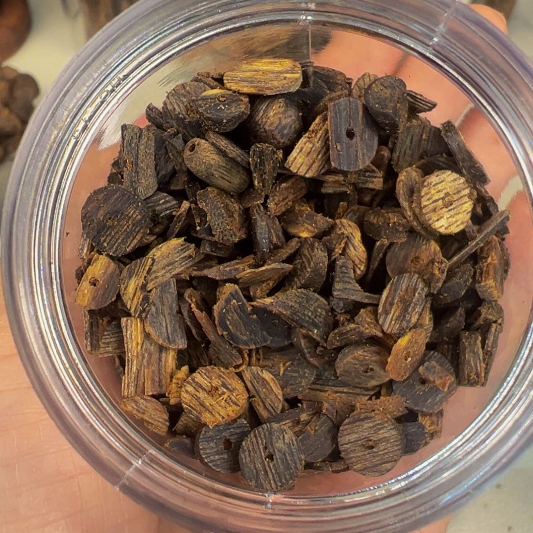 沉香碎屑沉香海南棋楠莺歌绿沉水片珠熏香碎料30克