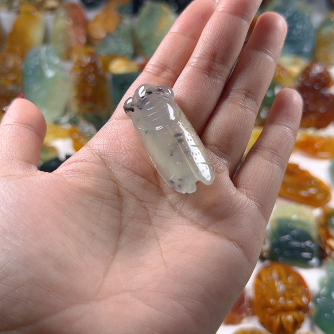 蛇纹石玉颈饰未镶嵌