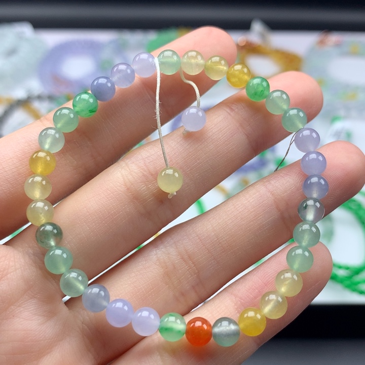 翡翠手镯未镶嵌卡