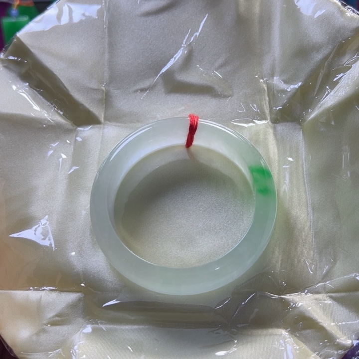 翡翠未镶嵌颈饰手镯