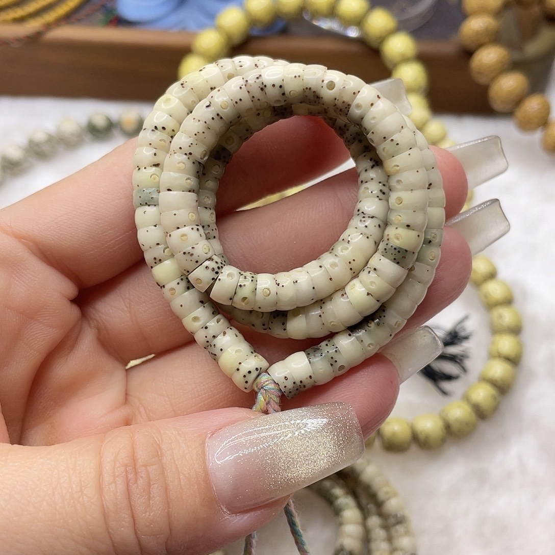 星月菩提吊坠石玉料瓷白绿大留白藏切108卡6