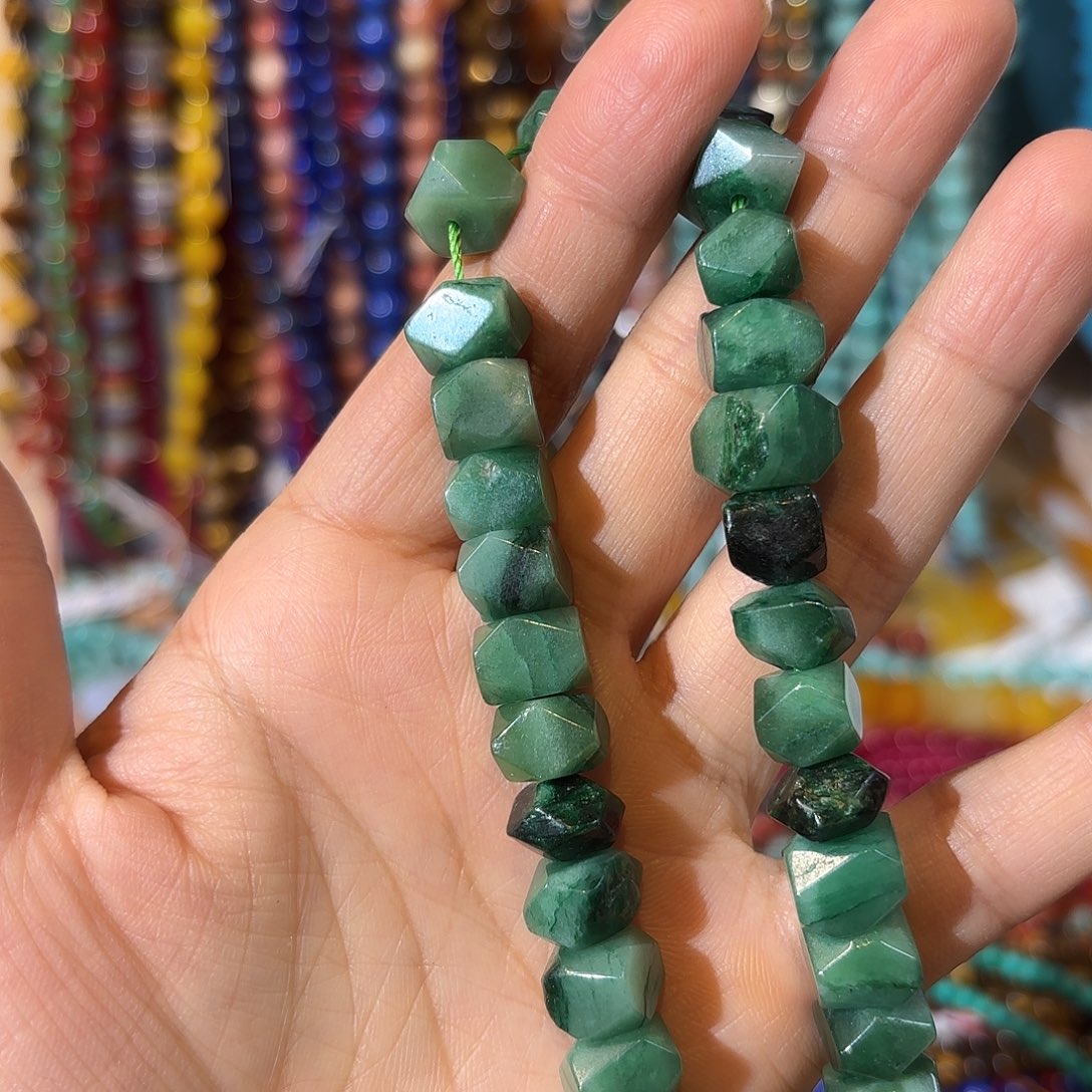 玛瑙/玉髓未镶嵌珠宝半成品祖母绿卡10一条