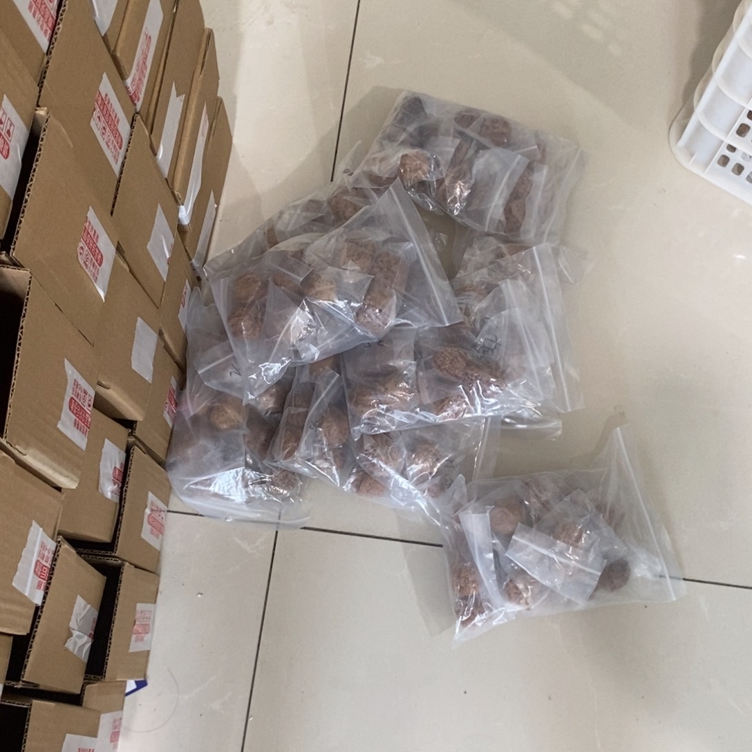 文玩核桃吊坠一单8对有瑕疵