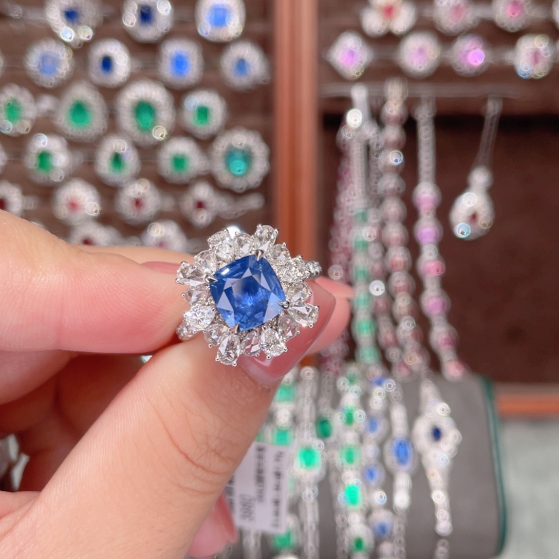 戒指蓝宝石18K金镶嵌缅甸无烧3.06Ct