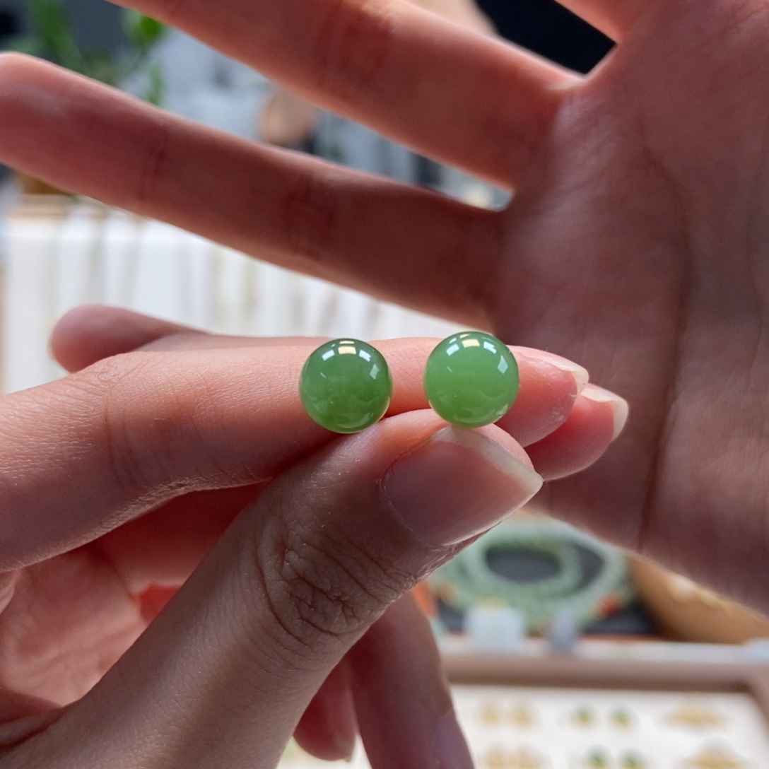 苏***茉和田玉银S925镀金镶嵌耳饰卡八