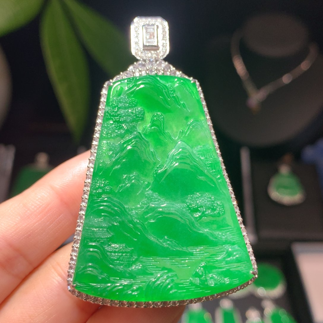 翡翠颈饰18K金镶嵌翡翠