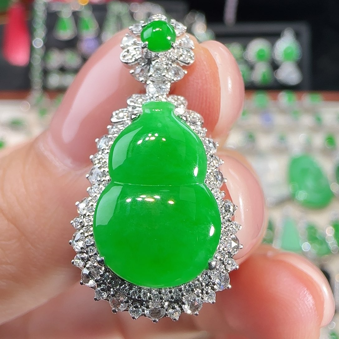 翡翠吊坠(不含链)18K金镶嵌