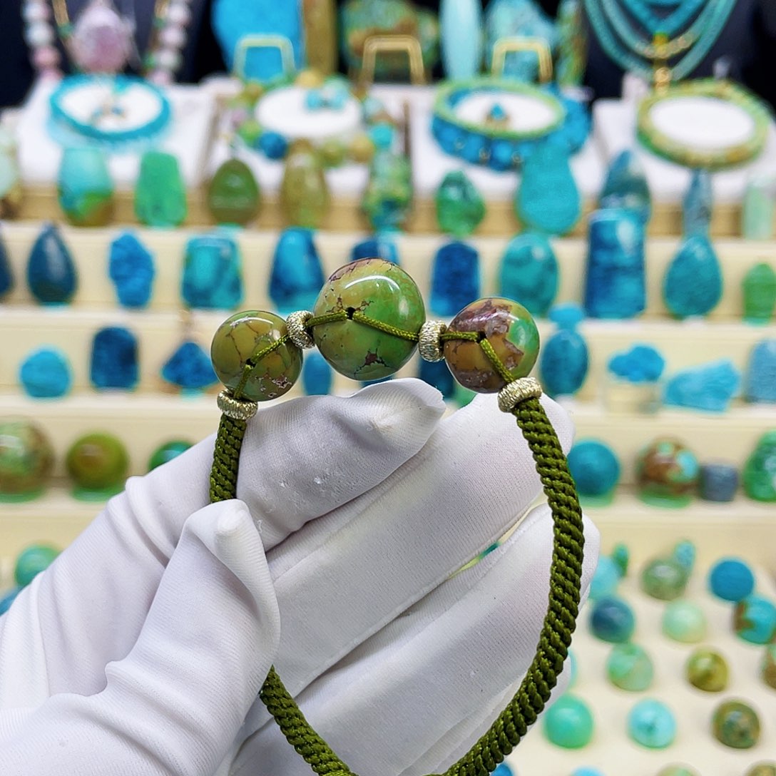 绿松石未镶嵌颈饰