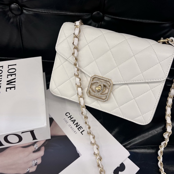99新 Chanel/香奈儿 白色信封钻扣芯片链条包