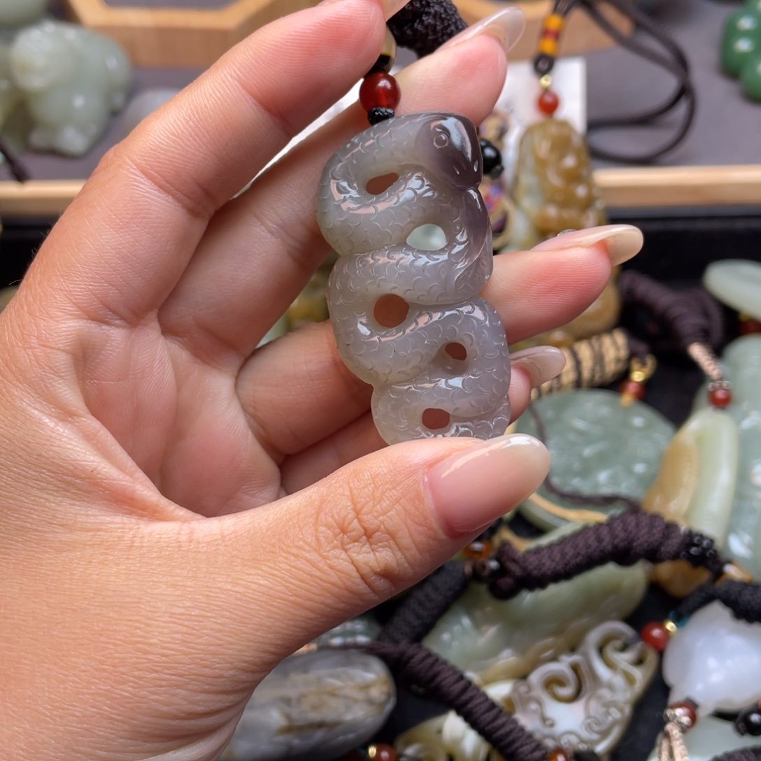 和田玉颈饰未镶嵌