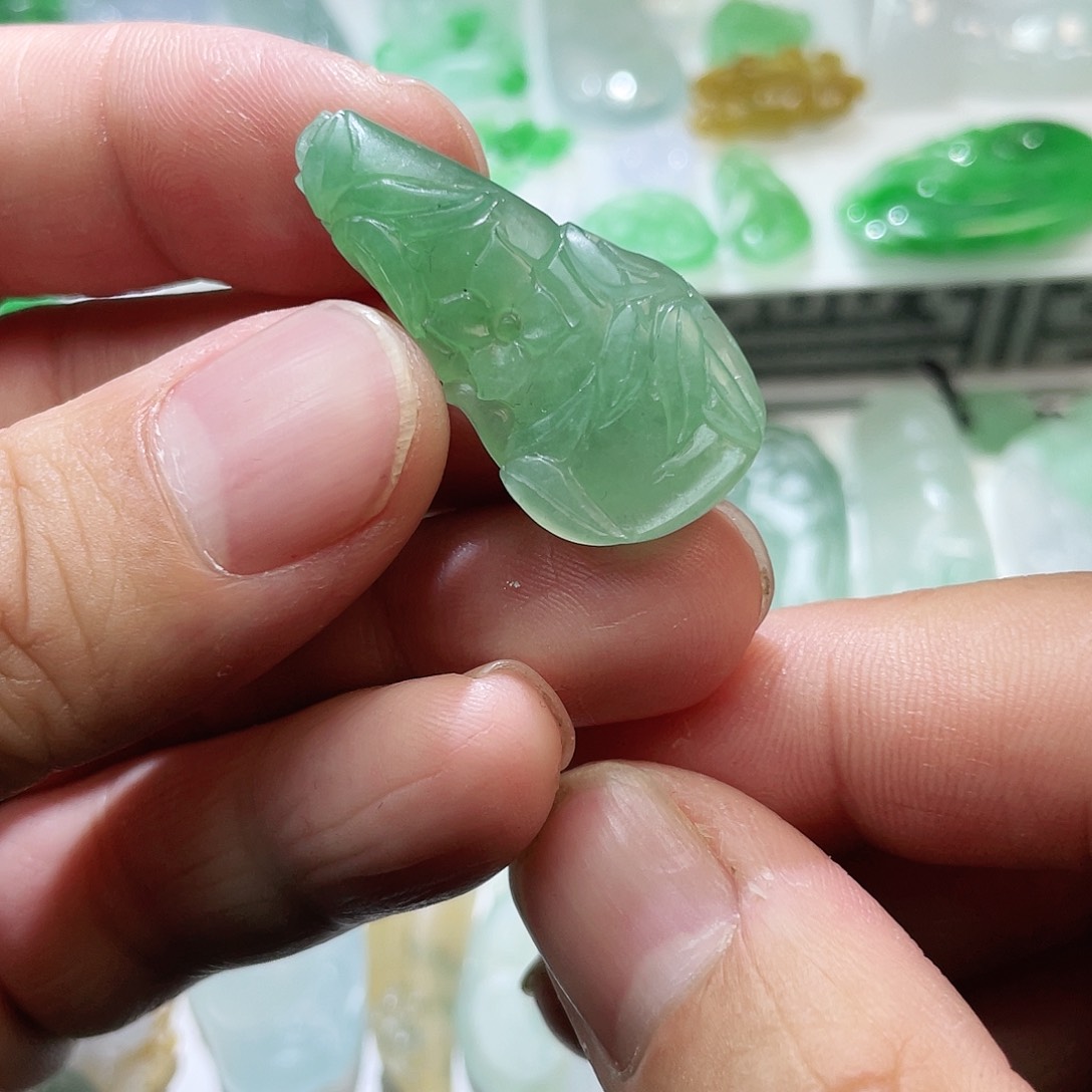 定制翡翠未镶嵌天然翡翠A货