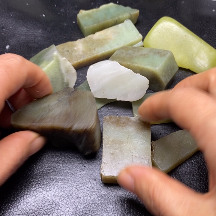 和田玉足铂镶嵌珠宝奇石