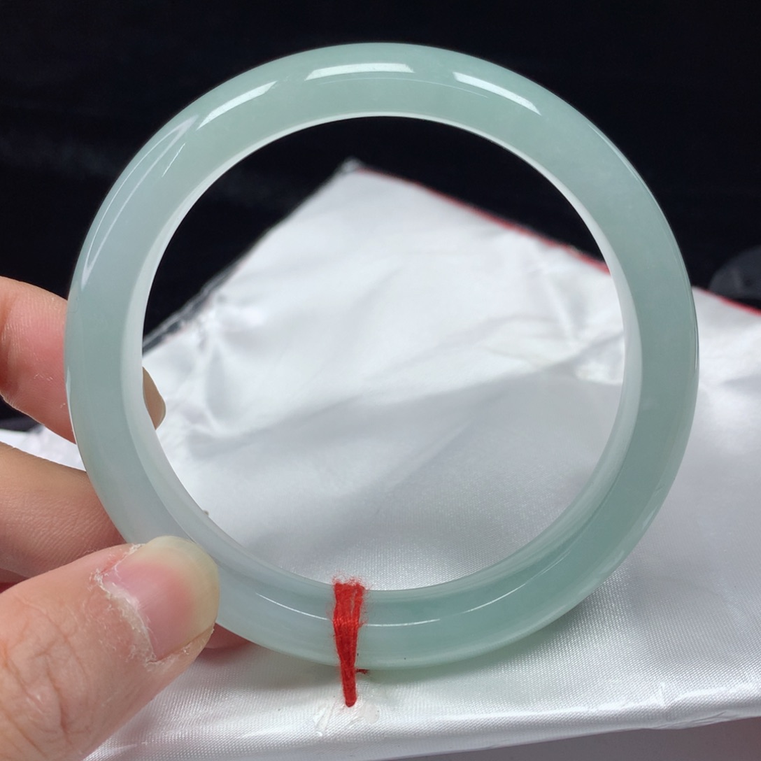 翡翠手镯（圆镯）未镶嵌61.5