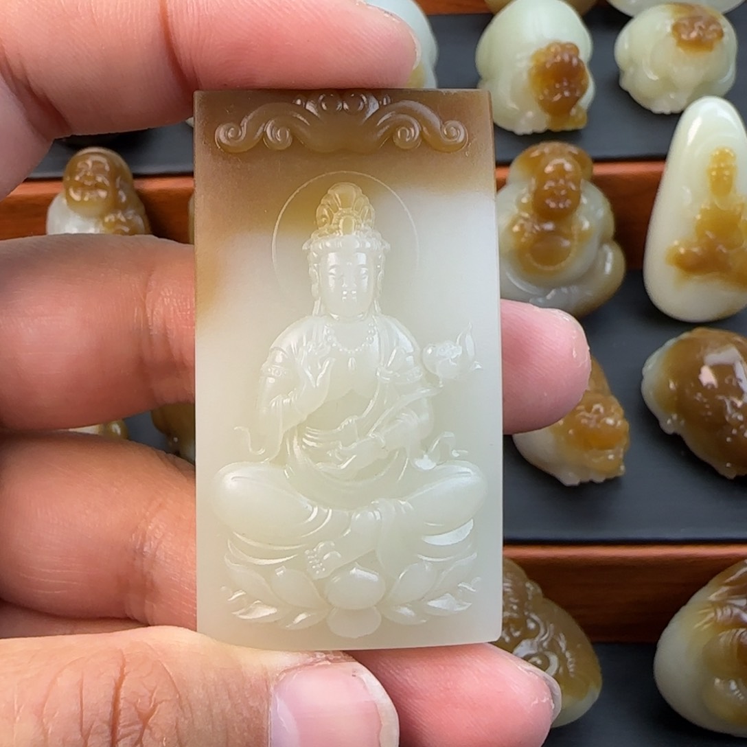 和田玉（糖玉）颈饰未镶嵌疯***头定制