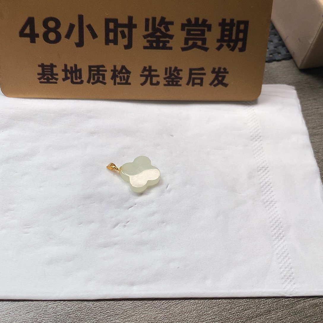 颈饰18K金镶嵌和田玉四叶草