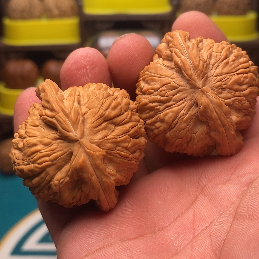 熠***文玩核桃吊坠白狮子