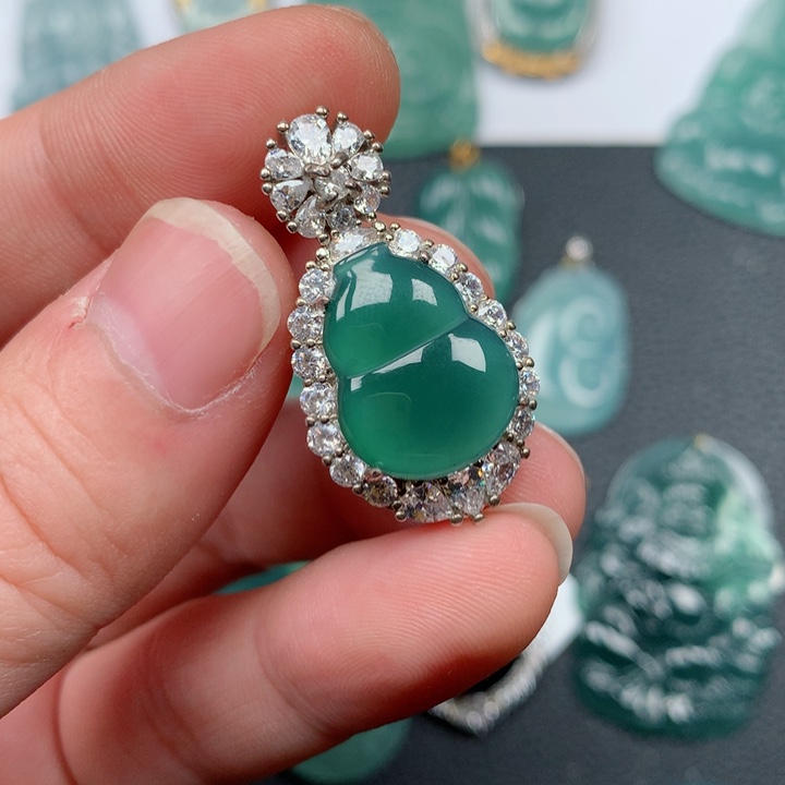 翡翠颈饰未镶嵌翡翠