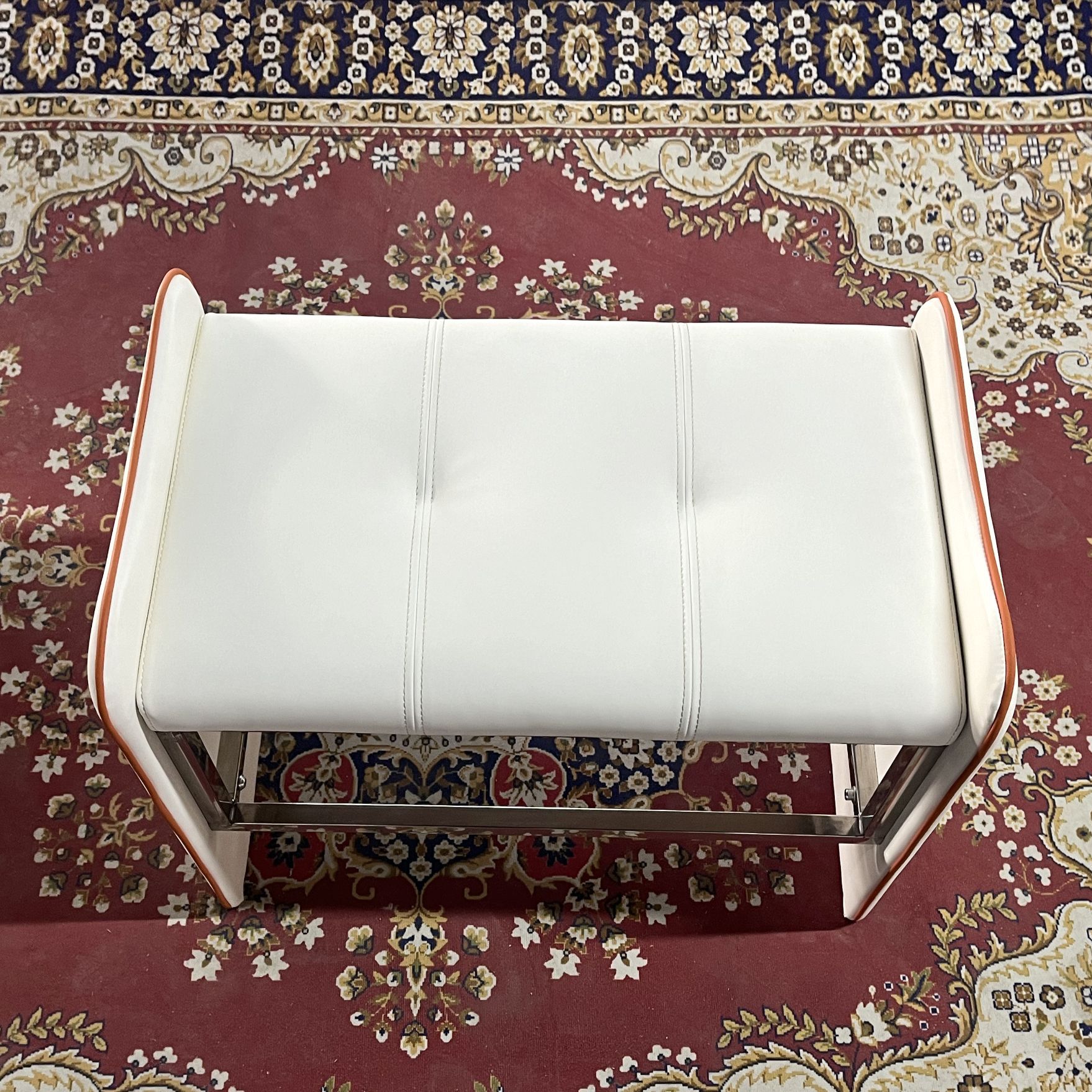 精巧结实耐用换鞋凳