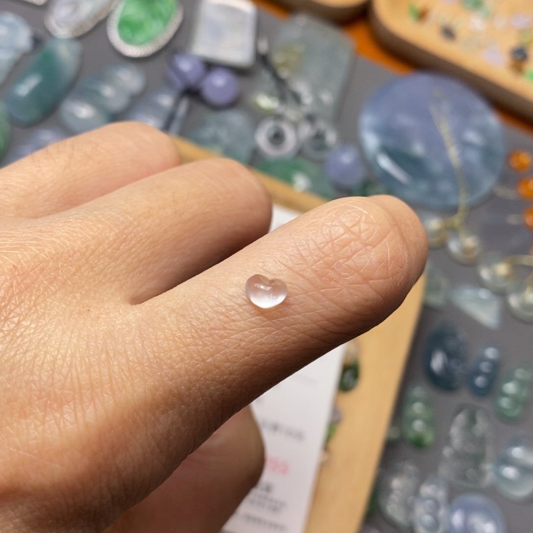 小***梨翡翠未镶嵌颈饰翡翠