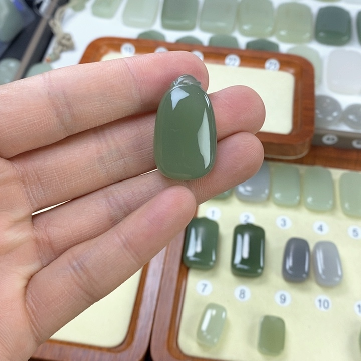 和田玉颈饰未镶嵌静*