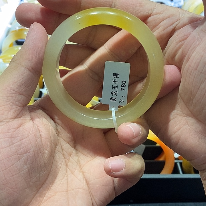 石英质玉（黄龙玉）手镯未镶嵌