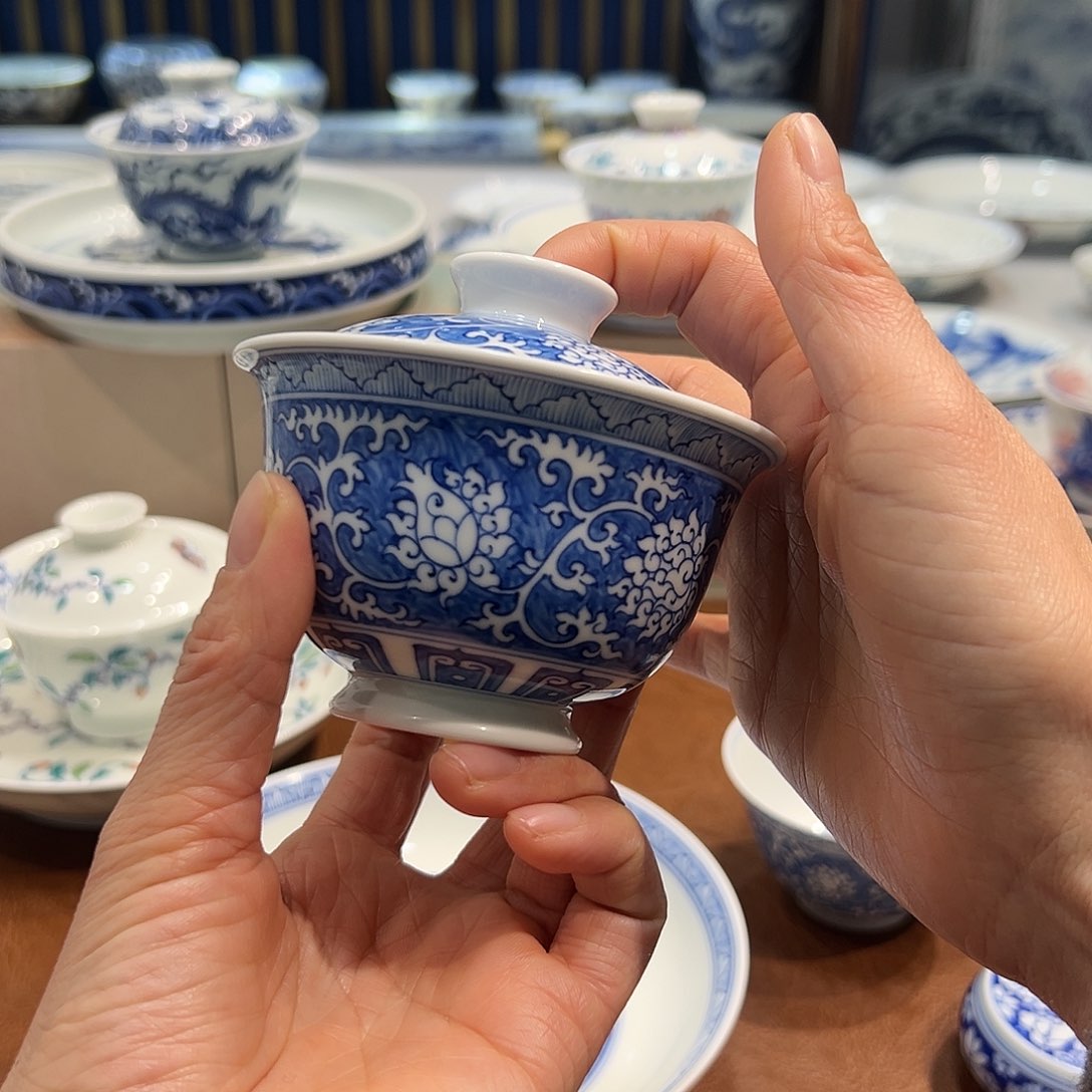 盖碗蓝地缠枝元宝130毫升