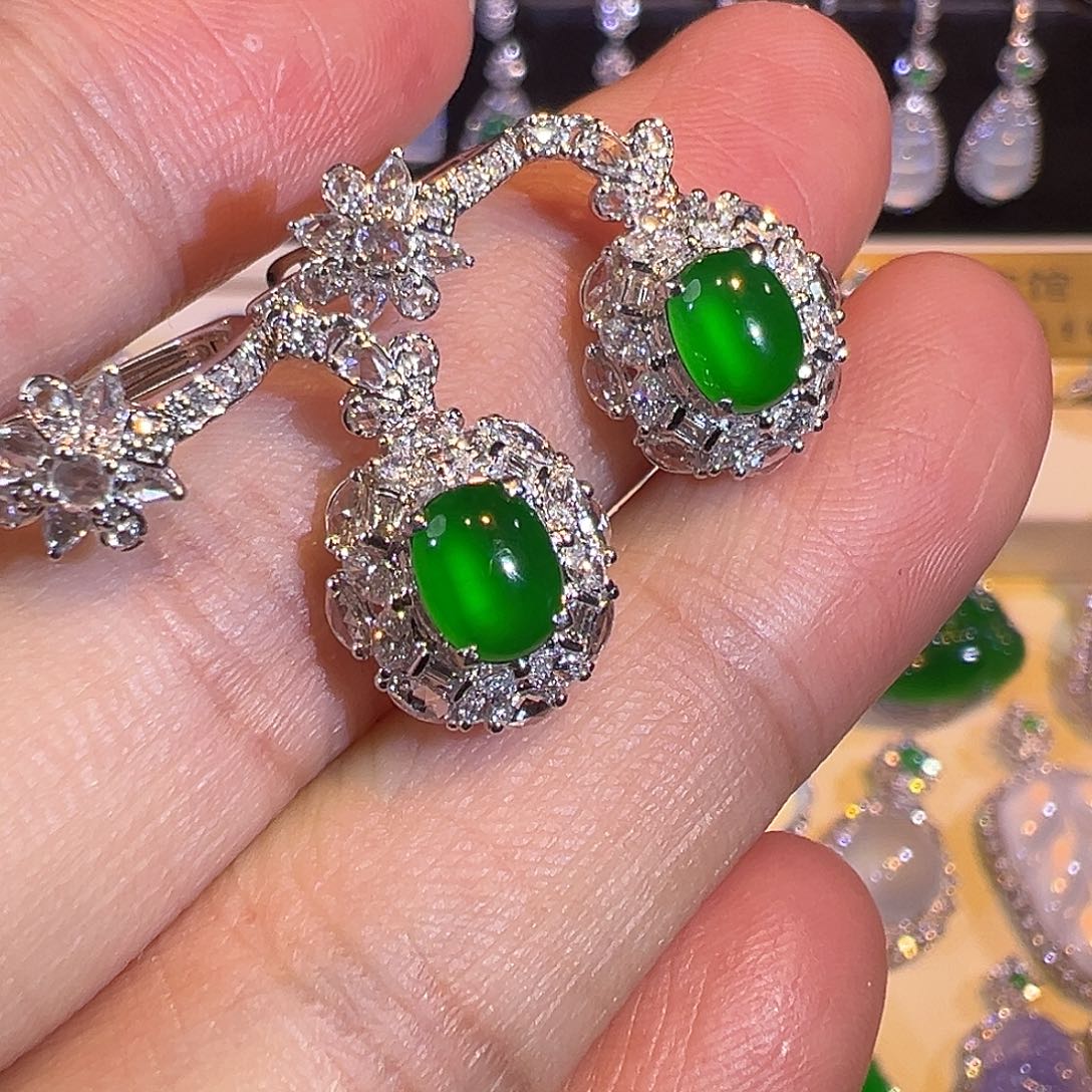 翡翠耳饰18K金镶嵌高冰种起光蛋面高货