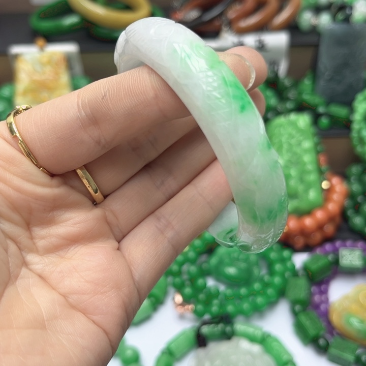 梦***乡翡翠未镶嵌颈饰手镯19