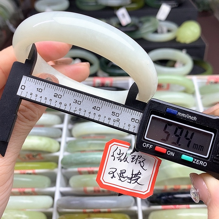 蛇纹石玉手镯未镶嵌、797