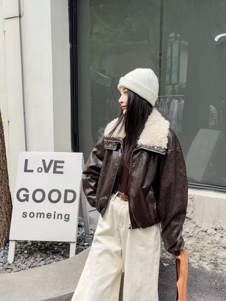 【彩丽家】宽松型冬季加绒仿兔毛翻领法式皮衣毛领夹克女装外套