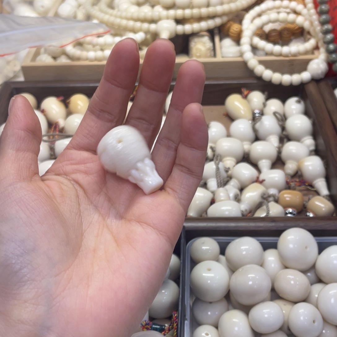 1***1吊坠菩提根/象牙果