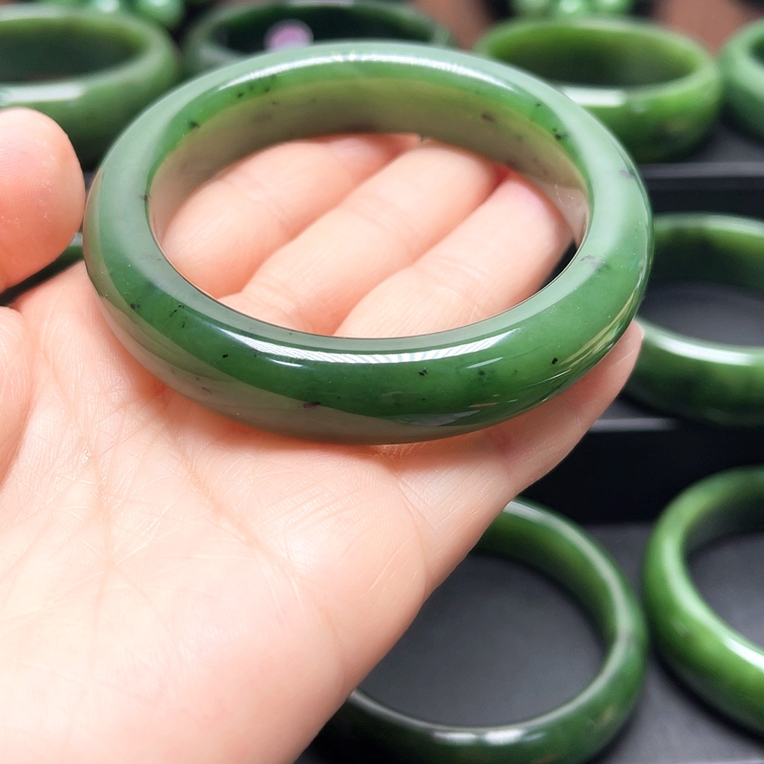 和田玉（碧玉）未镶嵌手镯