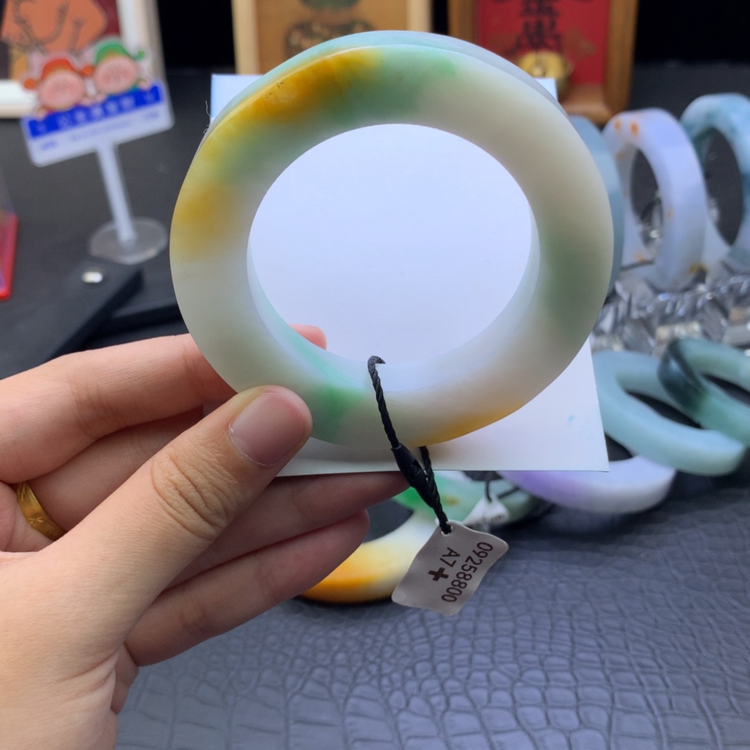 定制翡翠未镶嵌翡翠手镯